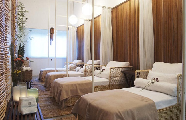 Thi công sàn nhựa vân gỗ cho khách sạn, spa làm đẹp Thi công sàn nhựa vân gỗ cho khách sạn, spa làm đẹp