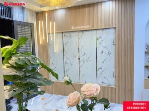 Thi công tấm ốp PVC vân đá kết hợp lam sóng trong nhà