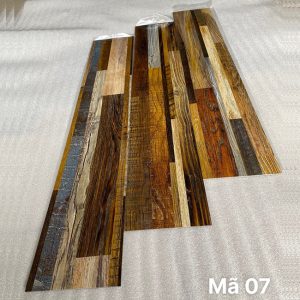 Sàn nhựa bóc tự dán mã 07